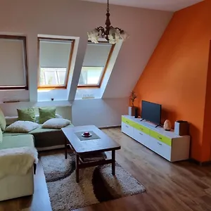 https://tudor-apartman.szeged-hotels.com